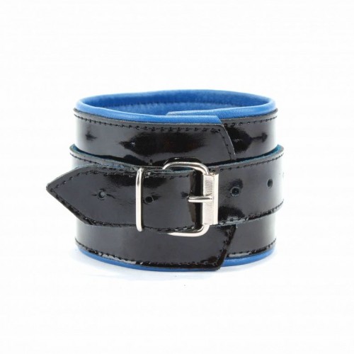 Фото товара: Чёрные лаковые наручники с синим подкладом, код товара: 51032ars/Арт.135799, номер 3