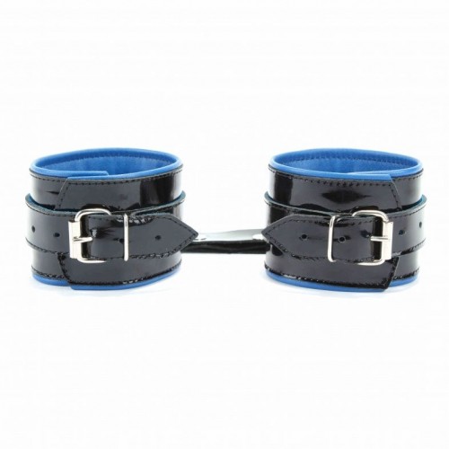 Фото товара: Чёрные лаковые наручники с синим подкладом, код товара: 51032ars/Арт.135799, номер 4