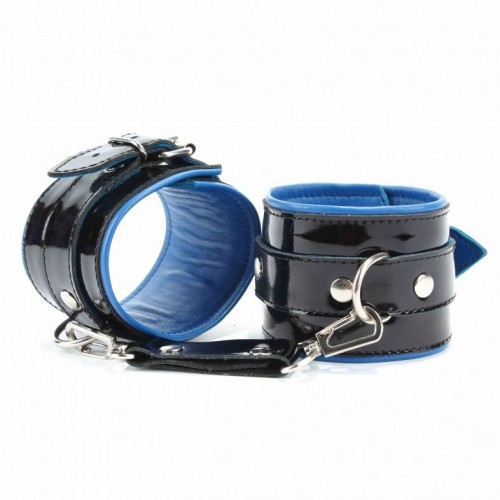 Фото товара: Чёрные лаковые наручники с синим подкладом, код товара: 51032ars/Арт.135799, номер 6