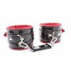 Фото товара: Чёрно-красные лаковые перфорированные наручники, код товара: 51029ars/Арт.136846, номер 2
