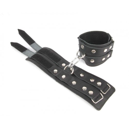 Купить Черные широкие кожаные наручники с заклепками на карабине код товара: NTB-80354/Арт.140431. Секс-шоп в СПб - EROTICOASIS | Интим товары для взрослых 