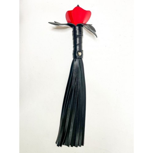 Фото товара: Черная кожаная плеть с красной лаковой розой в рукояти - 40 см., код товара: 54074ars/Арт.248144, номер 1