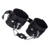Купить Черные однослойные наручники с контрастной строчкой код товара: 17120 / Арт.284069. Секс-шоп в СПб - EROTICOASIS | Интим товары для взрослых 
