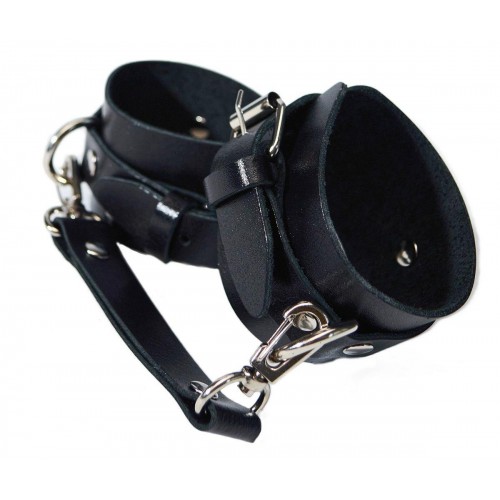 Купить Черные кожаные наручники с соединением на карабинах код товара: VS-N-196/Арт.387380. Секс-шоп в СПб - EROTICOASIS | Интим товары для взрослых 