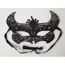 Кружевная маска в венецианском стиле