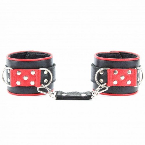 Фото товара: Широкие черные наручники с красным декором, код товара: 51018ars/Арт.67983, номер 1