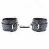 Фото товара: Черные кожаные наручники с металлическими клепками, код товара: 63003ars/Арт.88018, номер 1